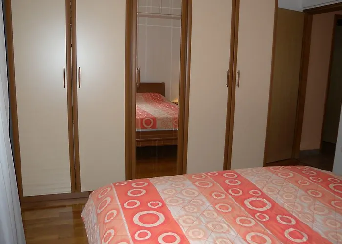 Two-bedroom In Ii Apartment *