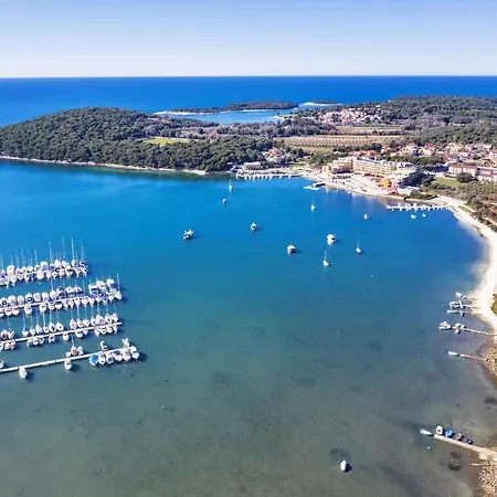 Two-bedroom In Ii * פולה