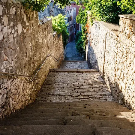 Two-bedroom In Ii * פולה