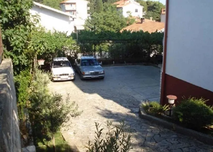 Two-bedroom In Ii דירה *