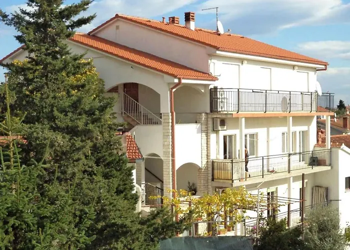 Two-bedroom In Ii פולה