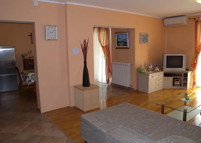 Two-bedroom In Ii דירה פולה