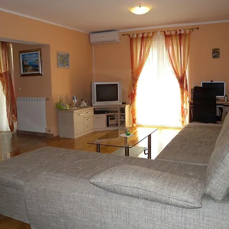 Lägenhet Two-bedroom In Ii Pula